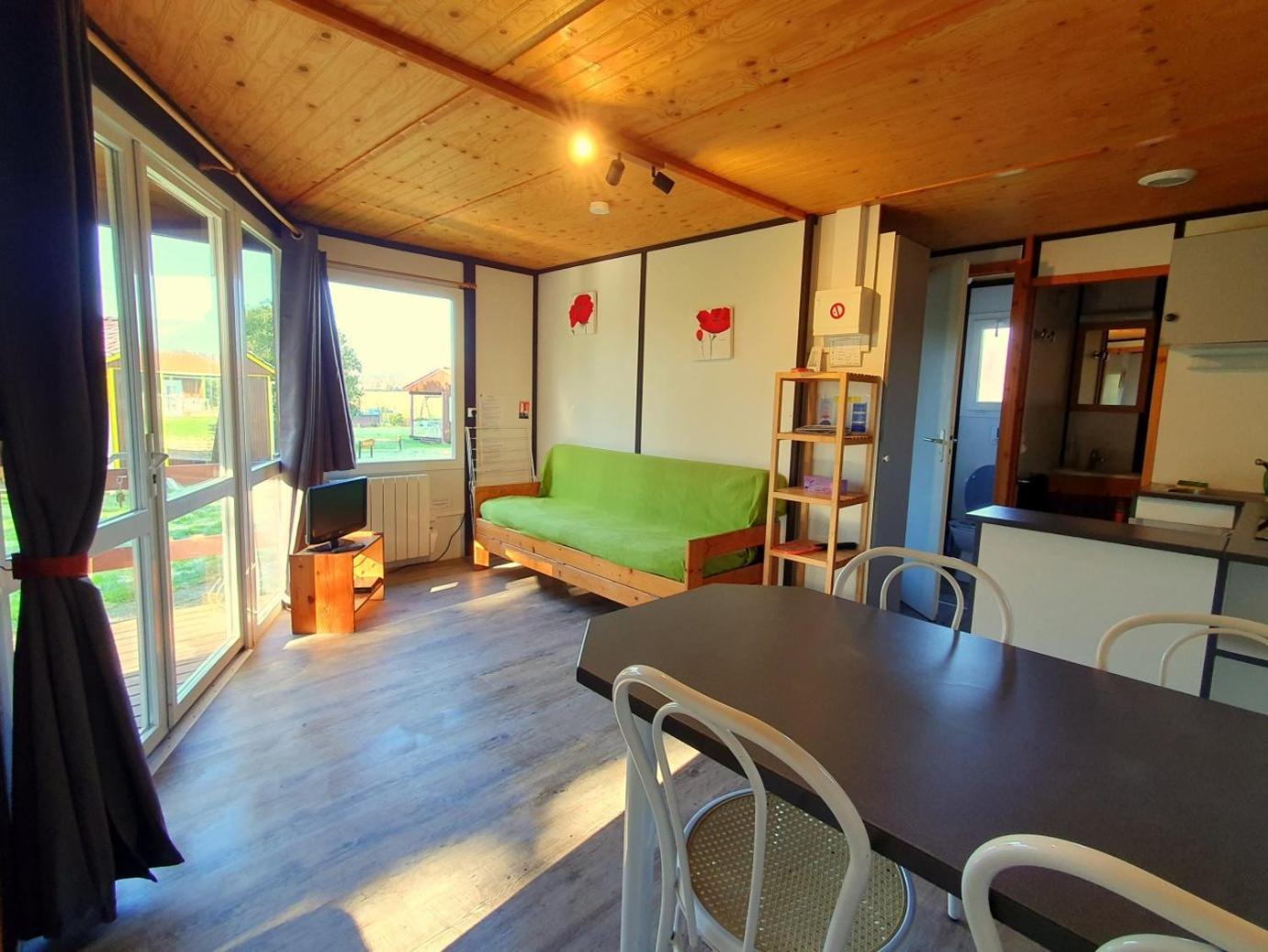 Les Chalets Du Quignon Autry-le-Chatel Exterior foto